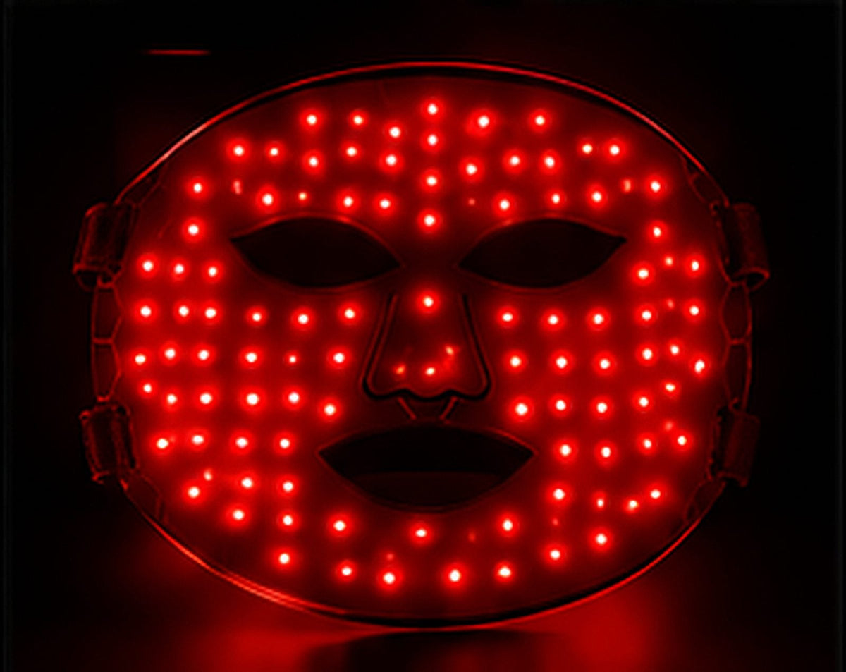 Masque LED allumé en lumière rouge